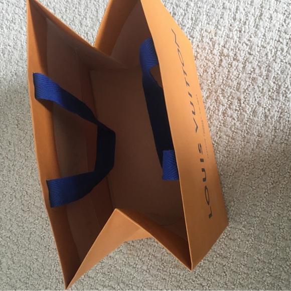 💥LOUIS VUITTON💥 Gift Bag/Paper bag 8-1/4” x 10” x 6” - Picture 3 of 12